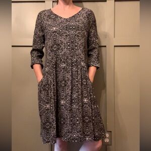 Garnet Hill Bohemian Pocket Detail Dress Floral Motif Black White Gray